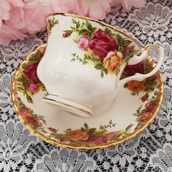 Royal Albert Old Country Roses Tea Cup & Saucer Bone China England 1962 - Picture 1 of 10